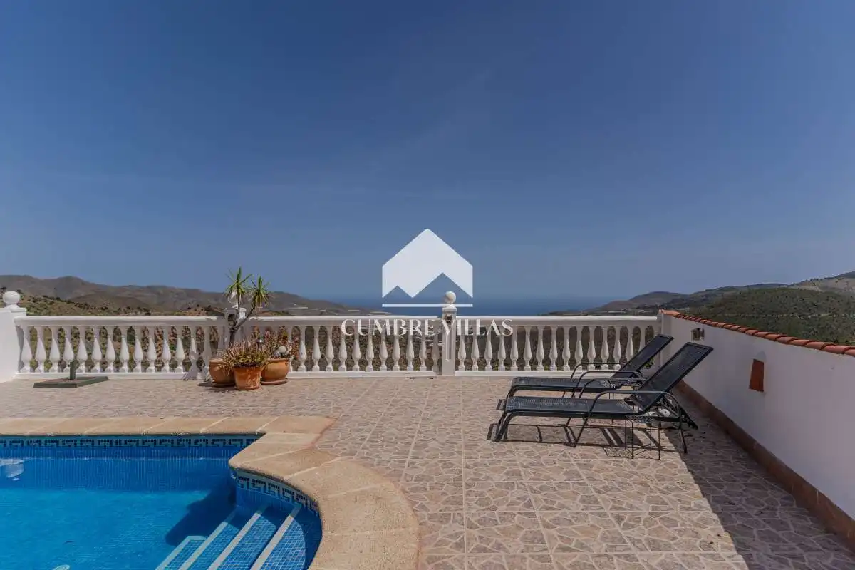 Vista exterior de Casa o xalet en venda en Lújar amb Jardí privat, Terrassa i Internet