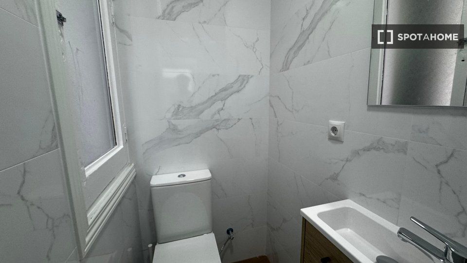 Flat to rent in Trafalgar