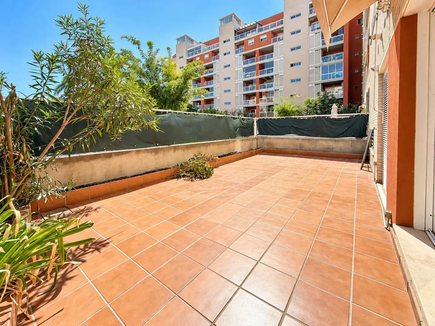 Terrassa de Pis de lloguer en Paterna amb Terrassa i Piscina comunitària