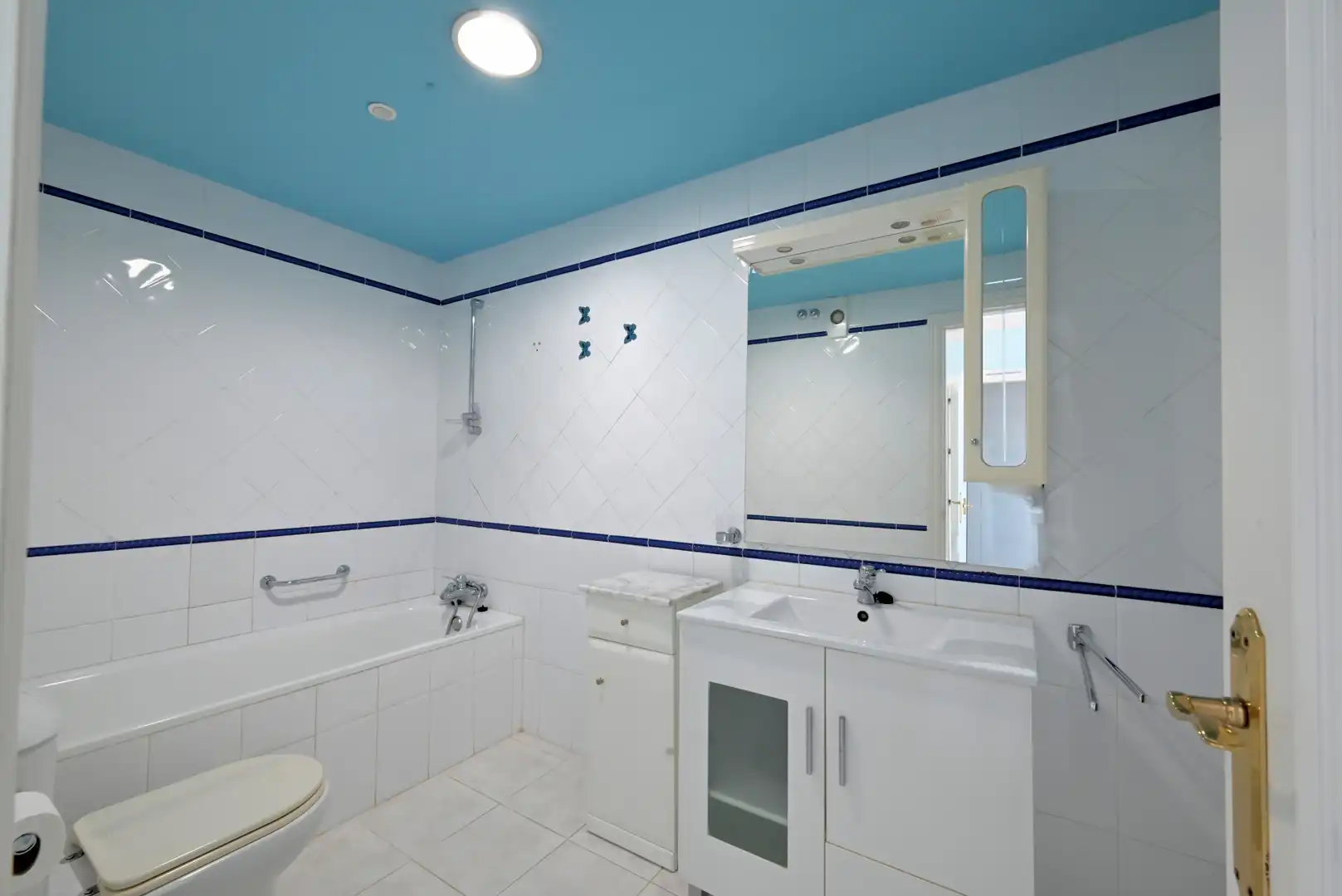 Bathroom of Apartments for sale in Mijas  with Air Conditioner, Terrace and Swimming Pool