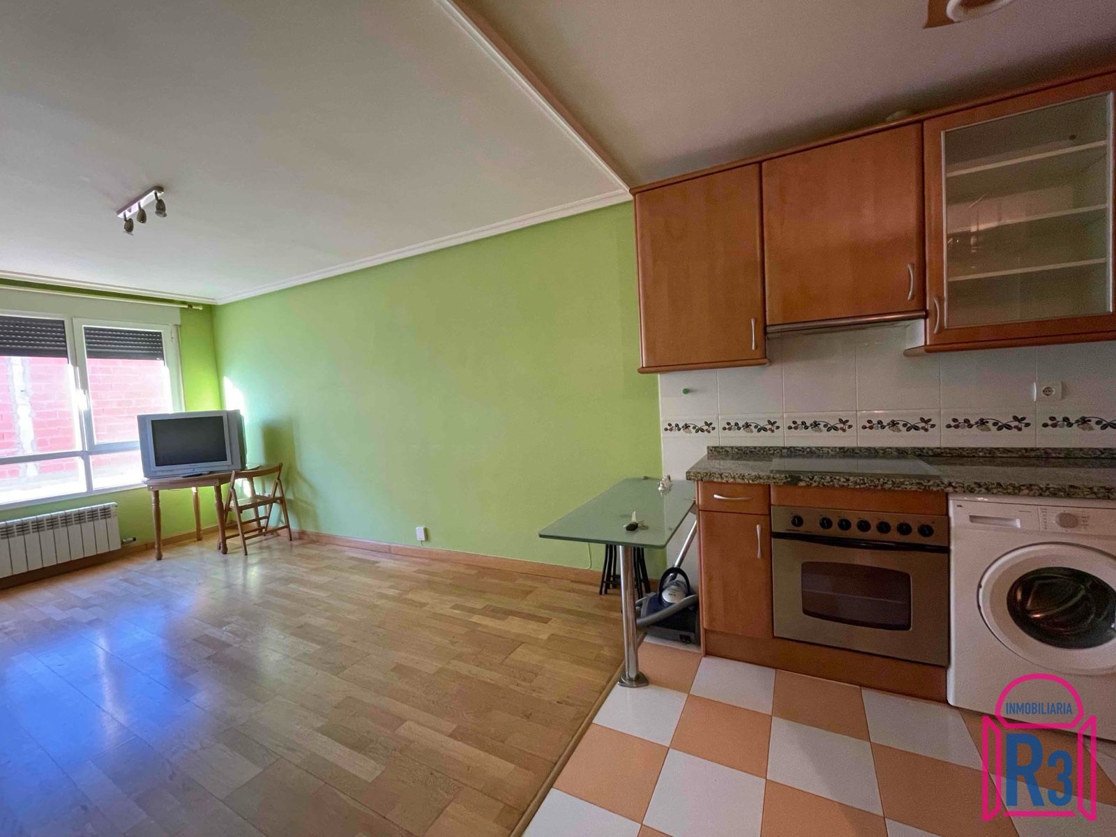 Cuina de Apartament en venda en San Andrés del Rabanedo amb Calefacció, Terrassa i Traster