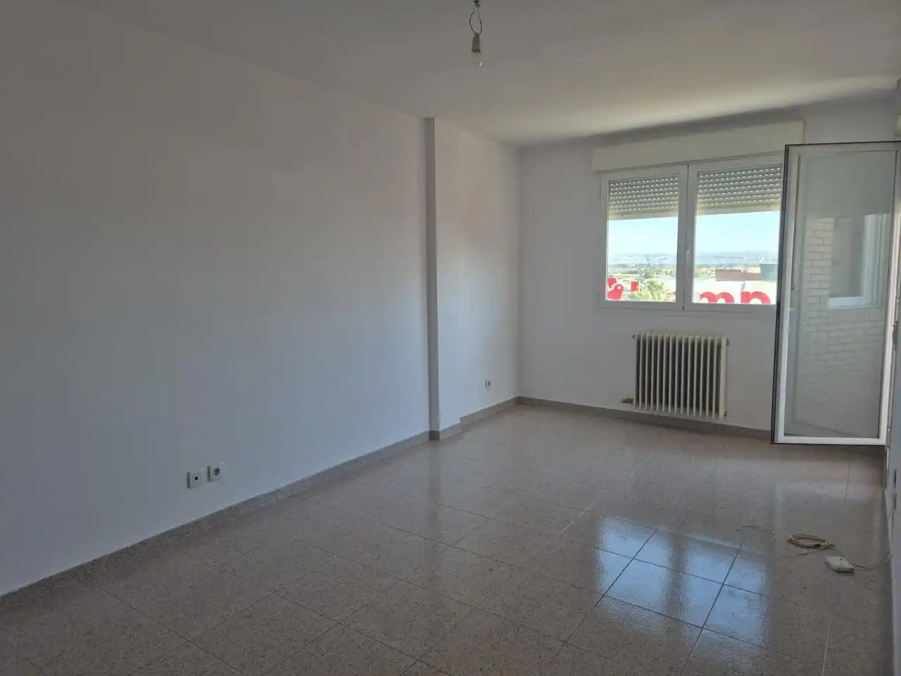 Living room of Flat for sale in Zaragoza  with Heating, Terrace and Storage room