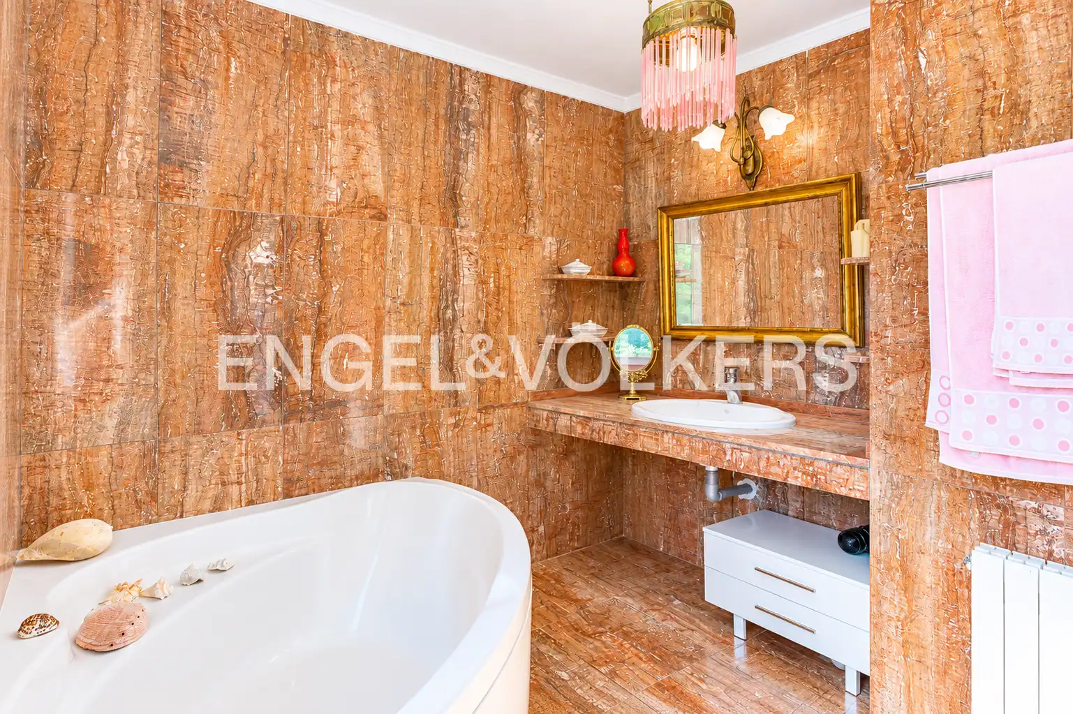 Bathroom of Houses for sale in Majadahonda  with Air Conditioner, Heating and Private garden
