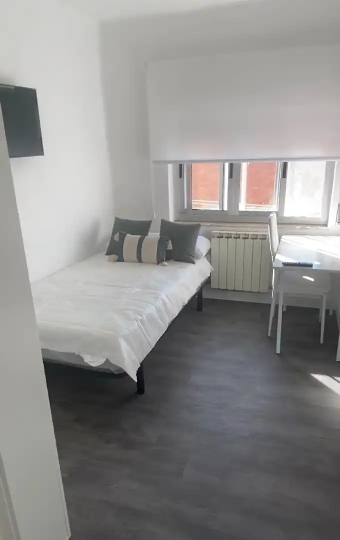 Bedroom of Flat for rent in Salamanca  with Heating, Parquet flooring and Furnished