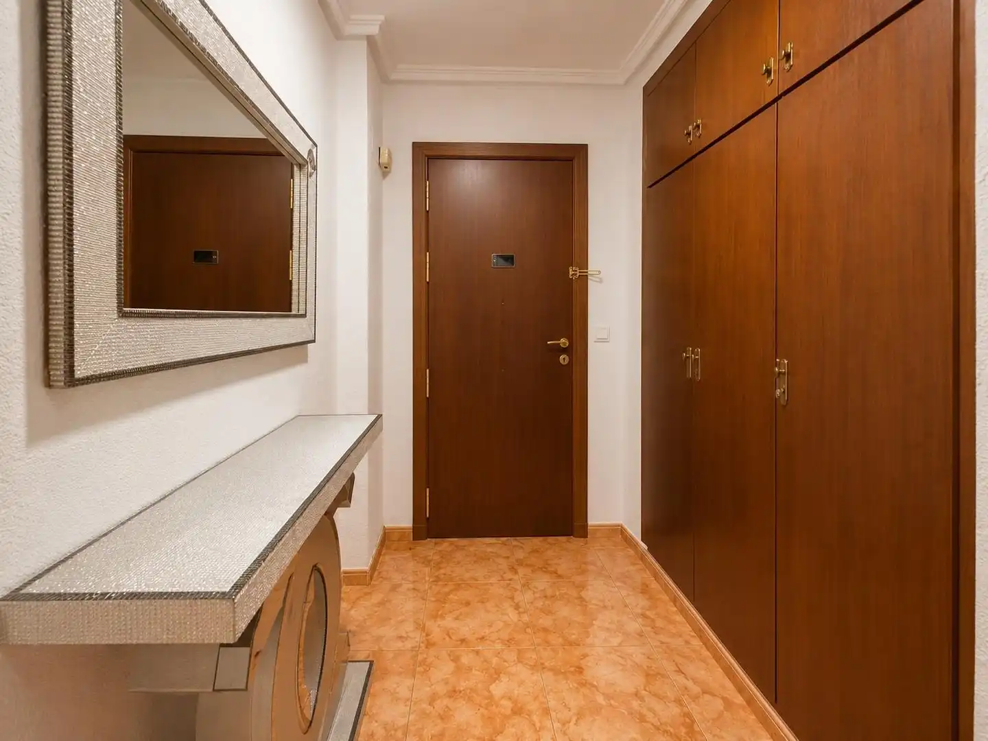 Flat for sale in Valencia  with Air Conditioner, Terrace and Furnished