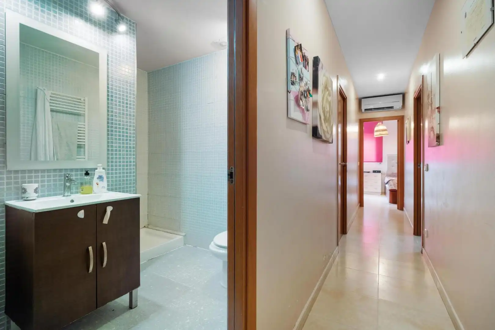 Bathroom of Apartments for sale in Girona