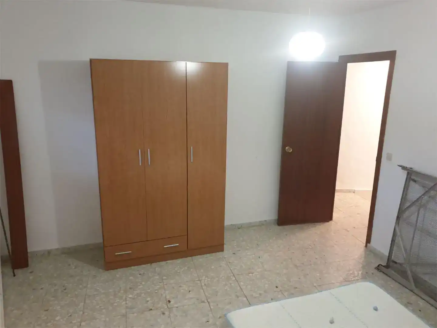 Habitación de Casa adosada en venta en Valdefuentes con Amueblado y Balcón