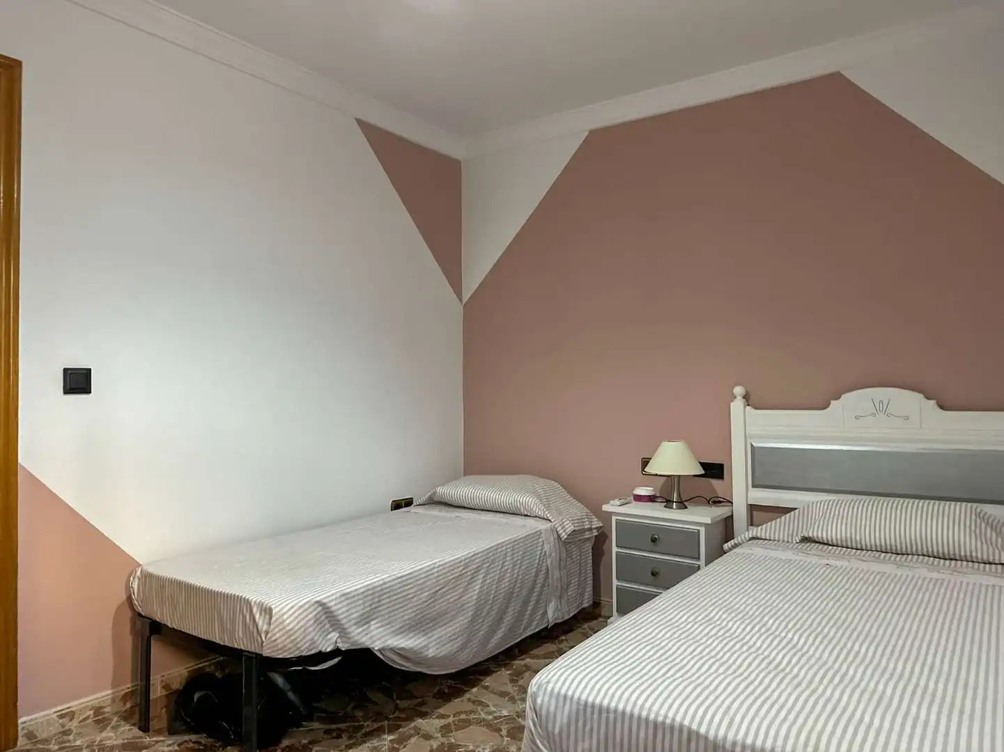 Habitación de Piso de alquiler en Vélez de Benaudalla con Aire acondicionado, Terraza y Amueblado