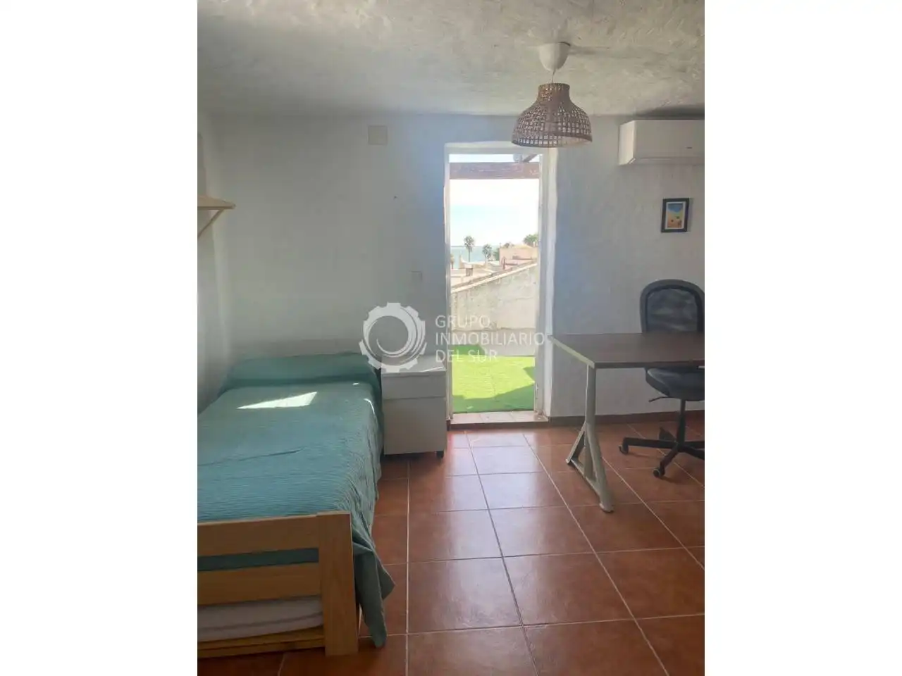 Dormitori de Casa adosada en venda en Puerto Real amb Aire condicionat, Jardí privat i Terrassa
