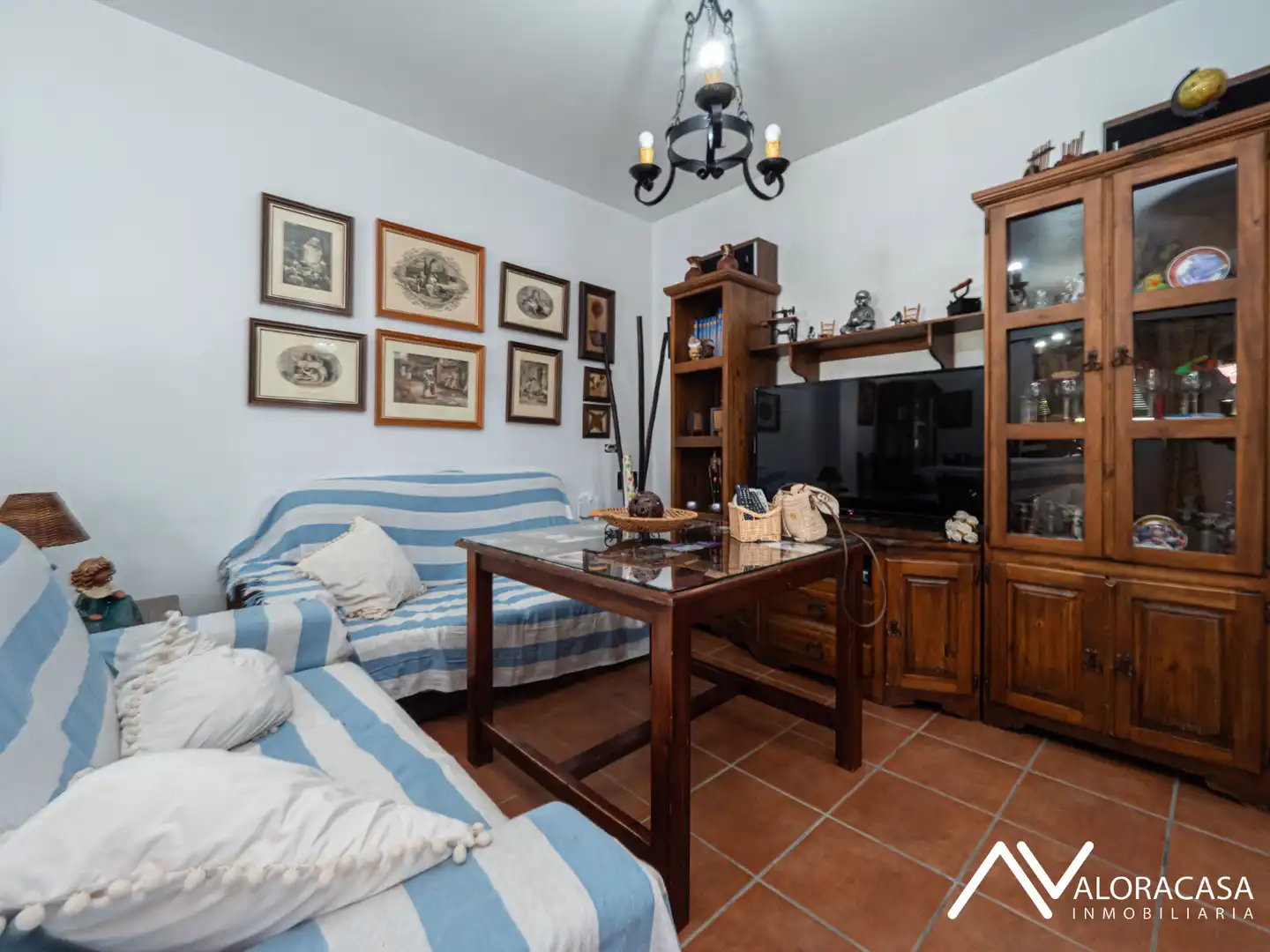 Sala d'estar de Casa adosada en venda en Pizarra amb Aire condicionat, Moblat i Forn