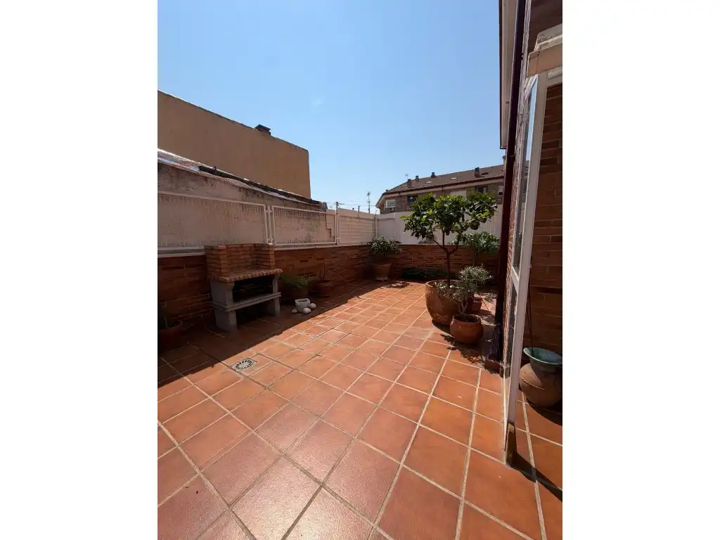 Bajo con ascensor en venta en Calle Viña De La, imagen 3