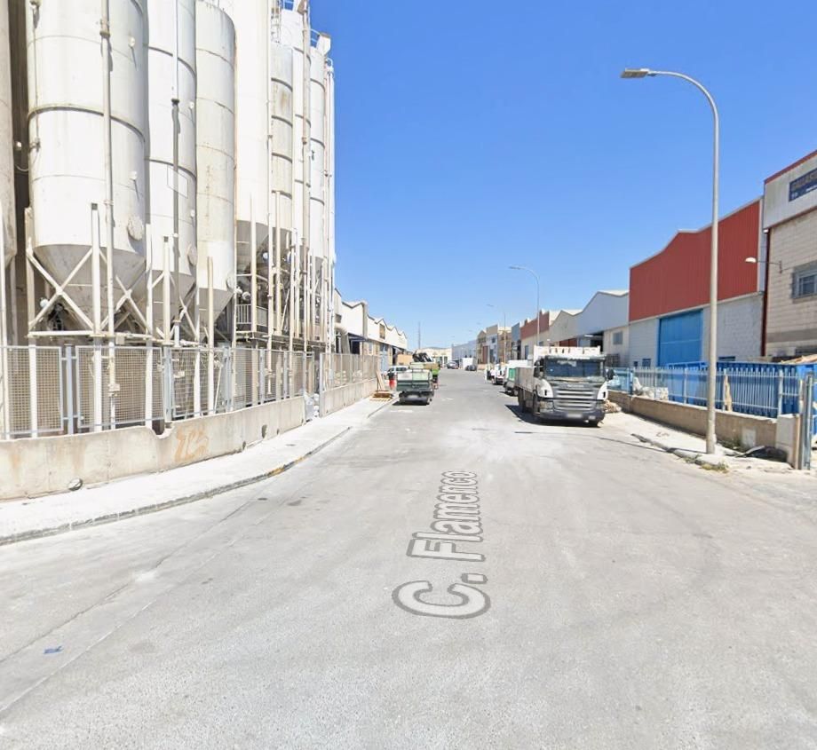 Vista exterior de Nave industrial de alquiler en Peligros