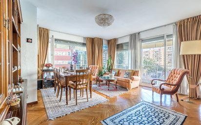 Sala d'estar de Apartament en venda en  Madrid Capital amb Terrassa