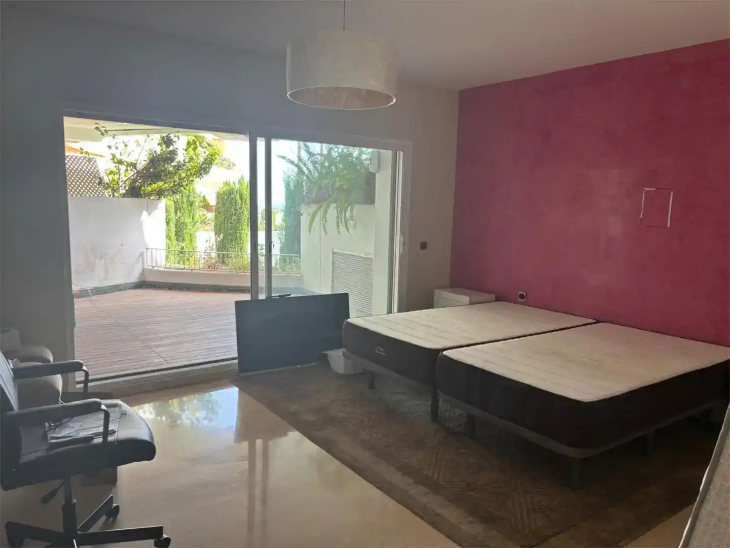 Schlafzimmer von Wohnung zur Miete in Marbella mit Klimaanlage, Schwimmbad und Balkon