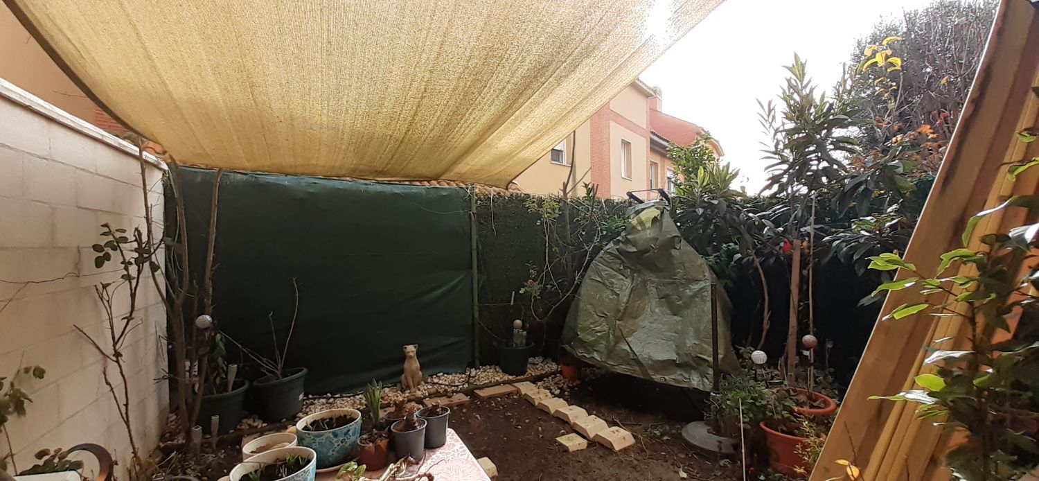 Garden of House or chalet for sale in Fuensaldaña  with Air Conditioner, Heating and Private garden
