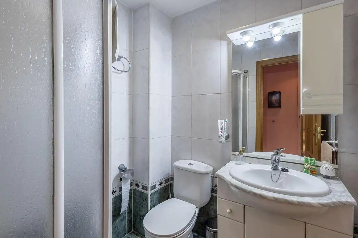 Baño de Piso en venta en Granada con Aire acondicionado, Calefacción y Terraza