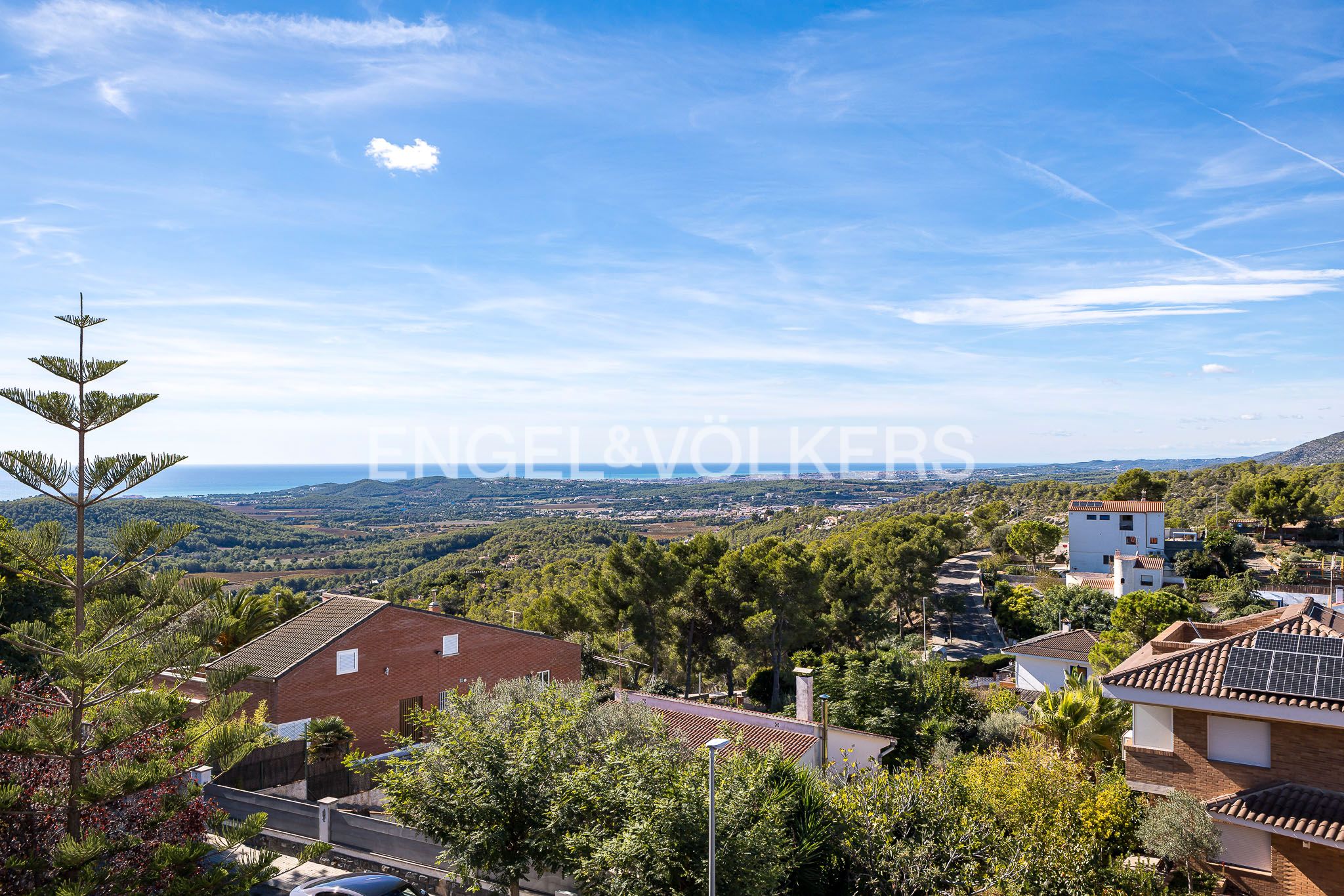 Vista exterior de Casa adosada en venda en Sant Pere de Ribes amb Aire condicionat, Calefacció i Jardí privat