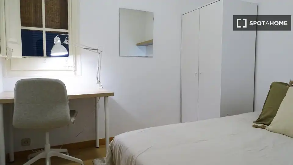 Habitación de Piso para compartir en Barcelona con Aire acondicionado, Calefacción y Amueblado