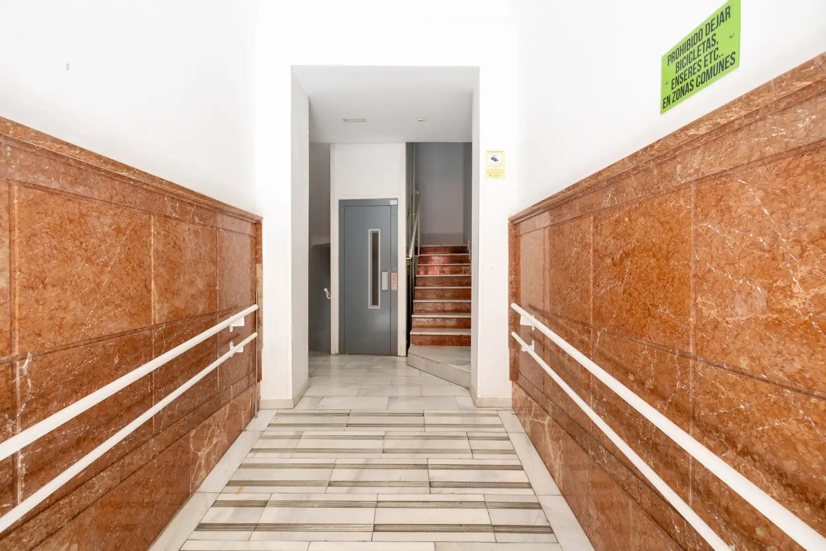 Flat for rent in Granada  with Heating and Furnished