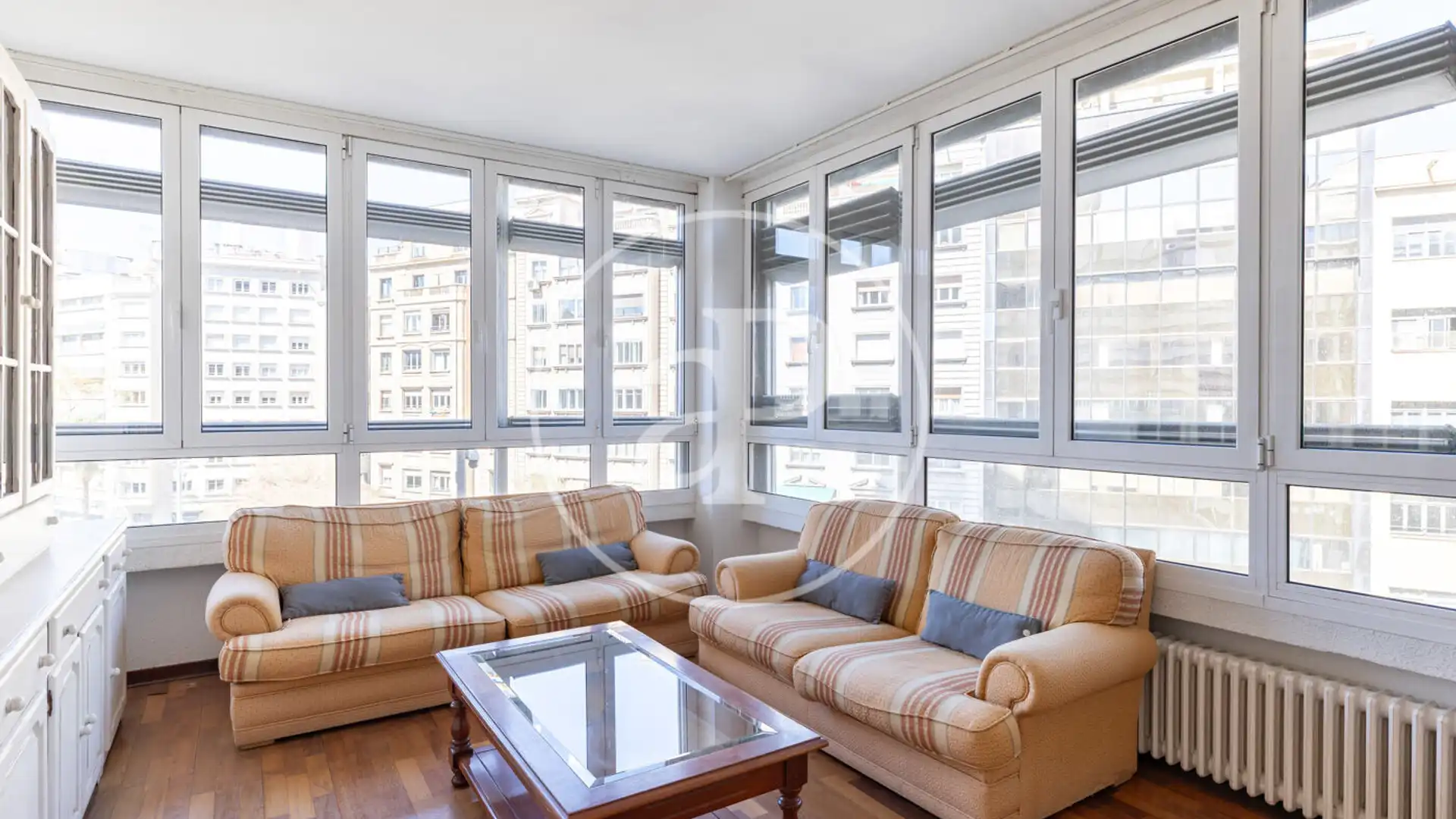 Sala de estar de Piso en venta en  Barcelona Capital con Calefacción y Jardín privado