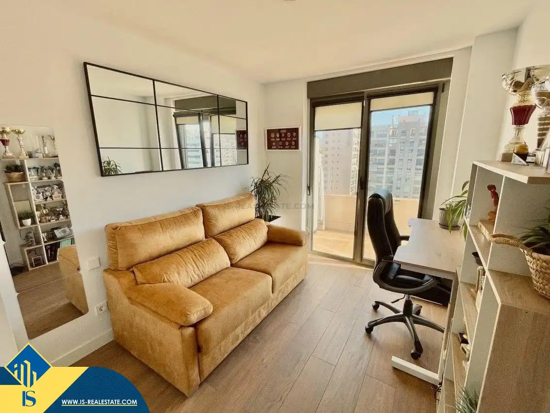 Piso en venta en Alicante / Alacant con Terraza, Amueblado y Piscina comunitaria