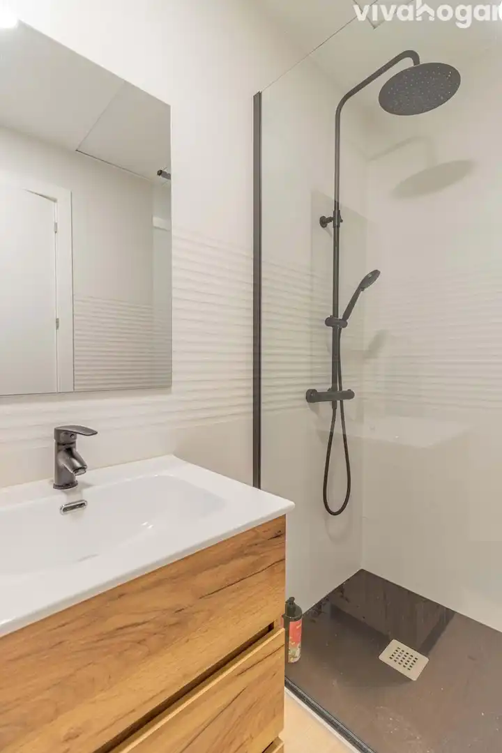 Bathroom of Flat for sale in Madrid  with Air Conditioner, Heating and Furnished