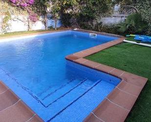 Swimming pool of Single-family semi-detached to rent in El Masnou  with Air Conditioner, Heating and Private garden
