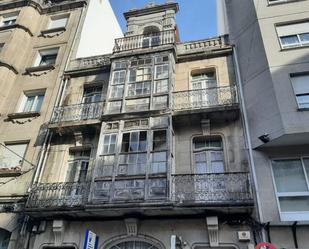 Vista exterior de Edifici en venda en Vigo 