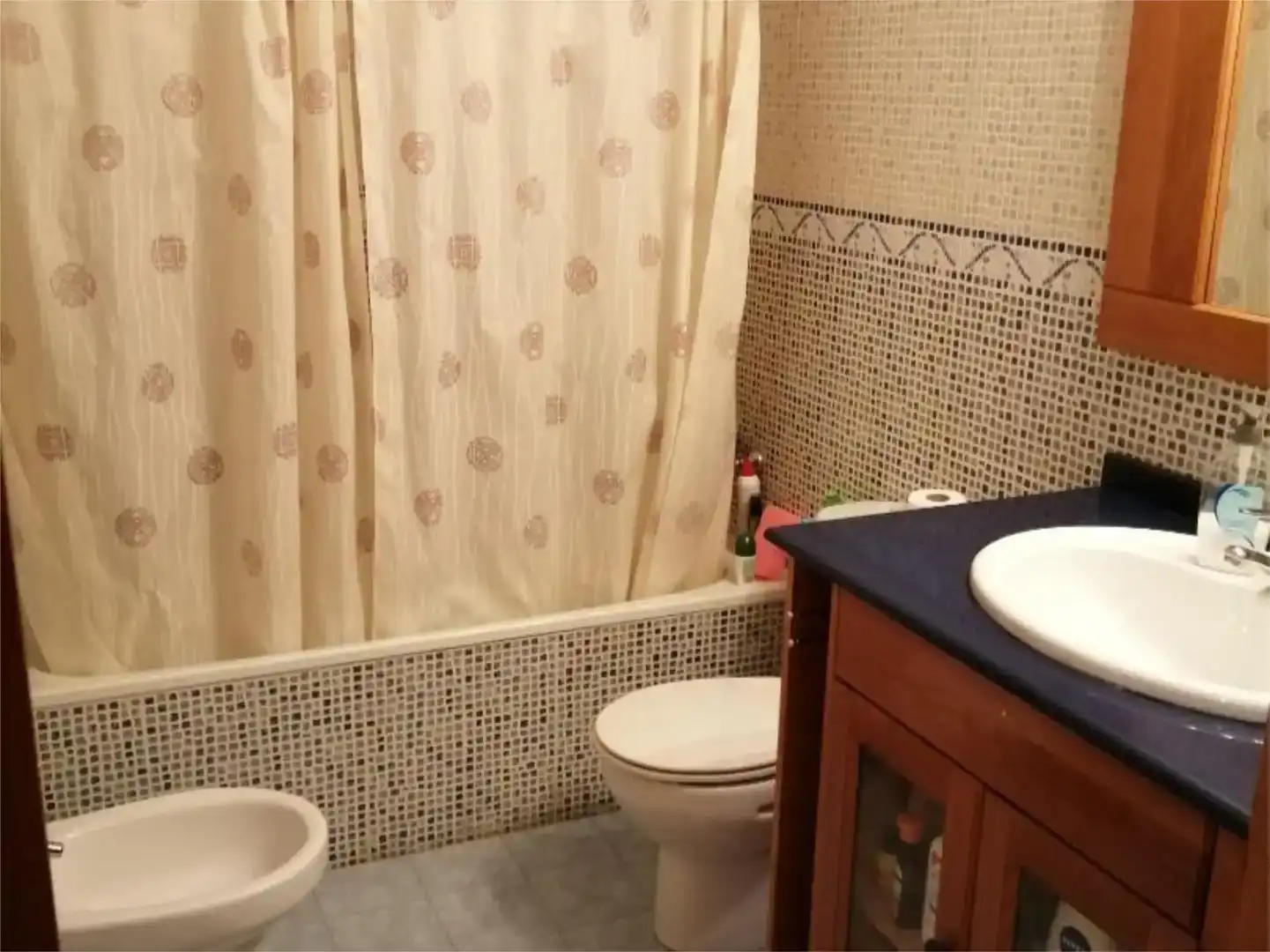 Baño de Piso para compartir en Bigastro