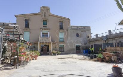 Vista exterior de Finca rústica en venda en Sant Boi de Llobregat amb Terrassa i Balcó