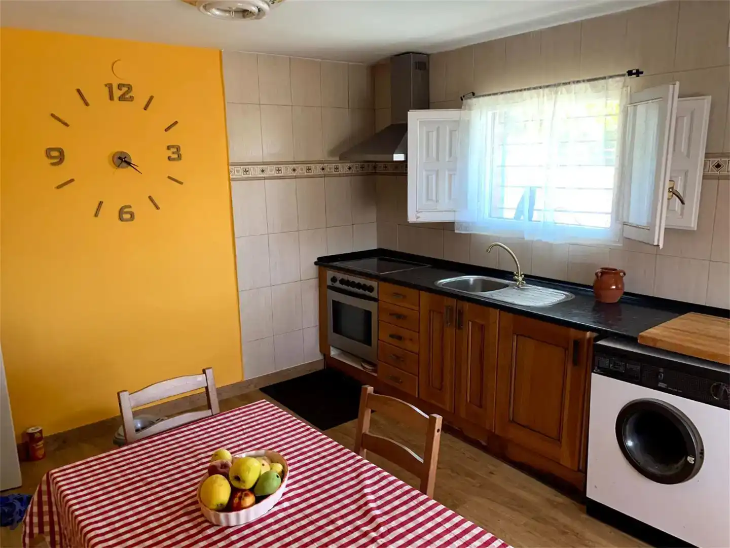 Cuina de Casa o xalet en venda en Codo amb Jardí privat, Parquet i Piscina