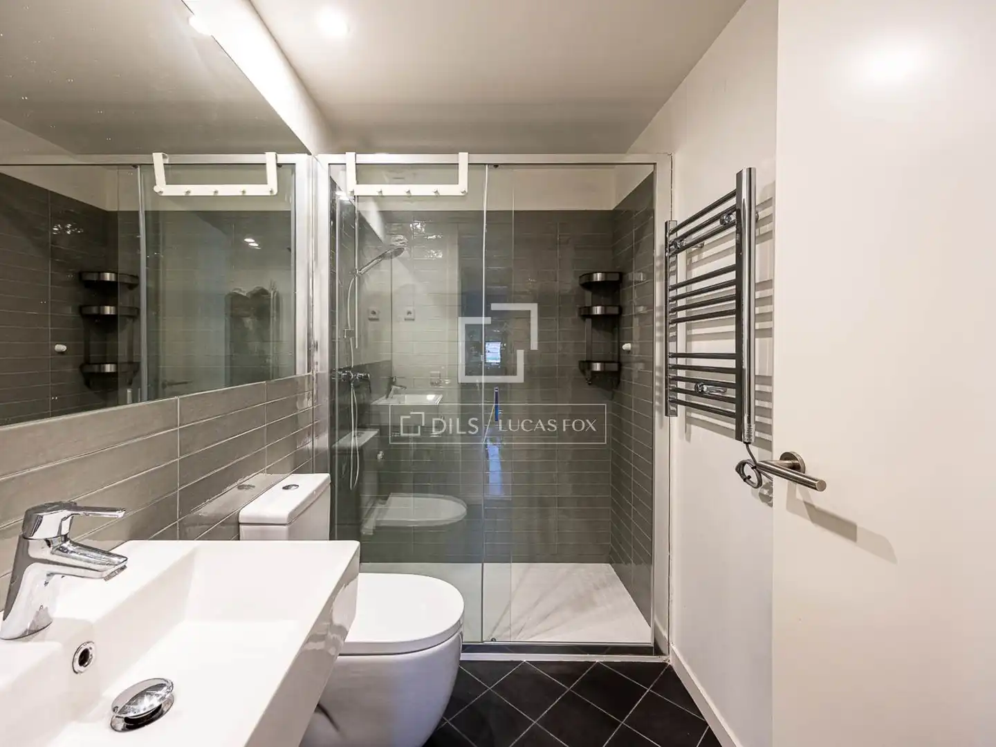 Bathroom of Flat for sale in Barcelona  with Air Conditioner, Terrace and Furnished
