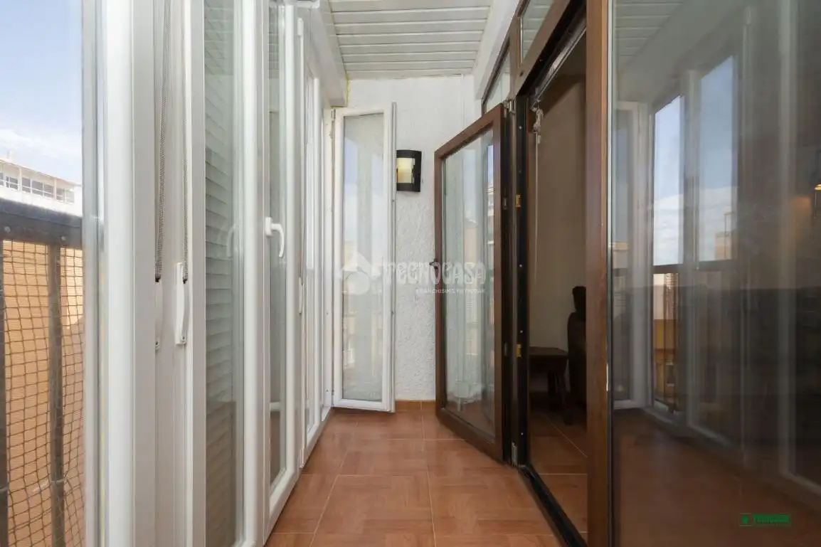 Piso en venta en Almería con Terraza
