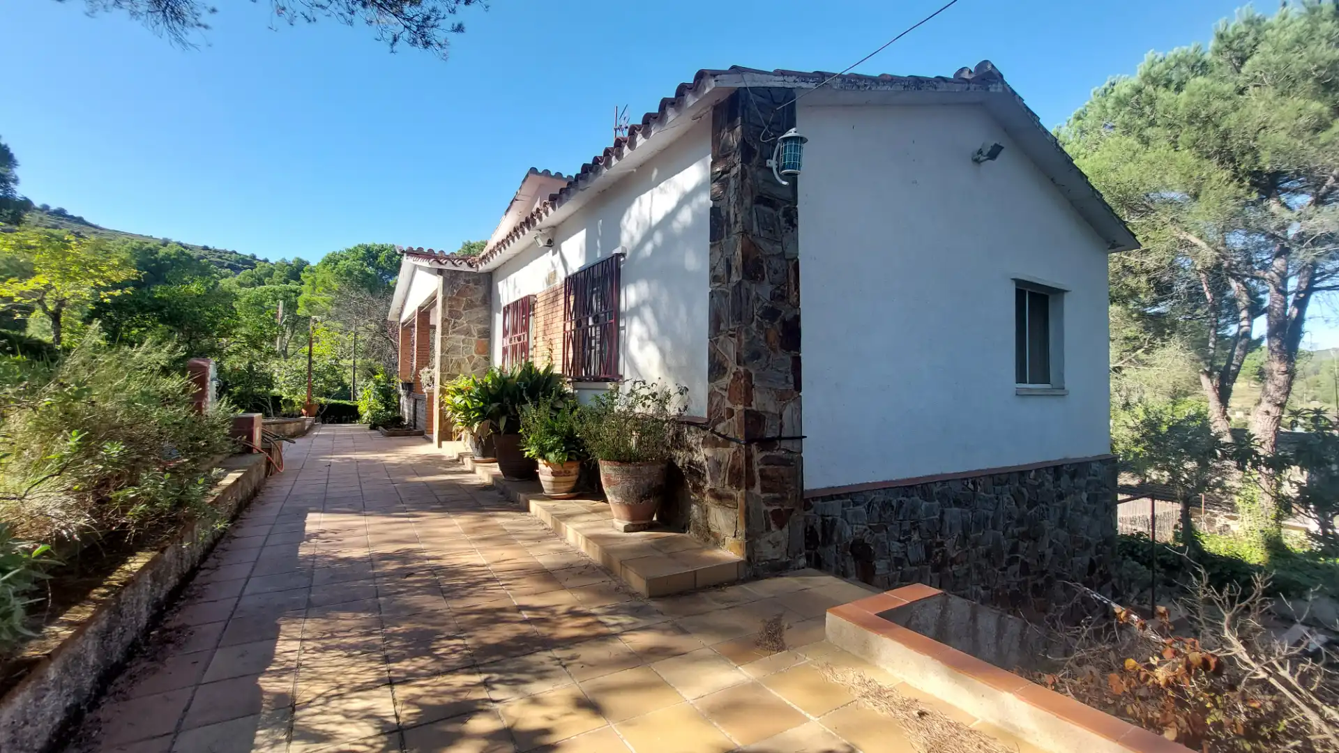 Vista exterior de Casa o xalet en venda en Sant Llorenç Savall amb Jardí privat, Terrassa i Piscina