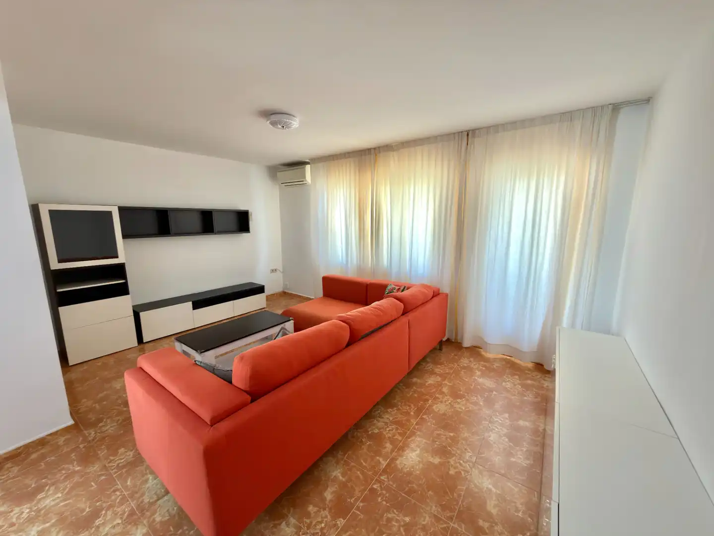 Sala de estar de Piso de alquiler en  Valencia Capital con Aire acondicionado, Amueblado y Balcón