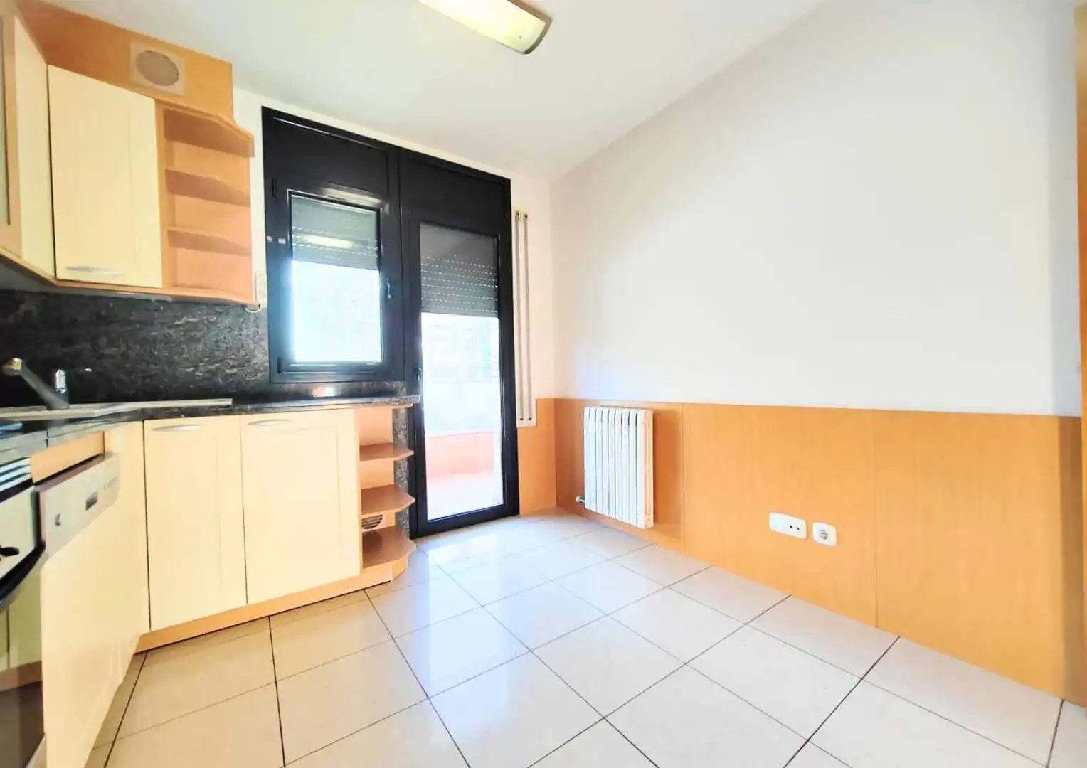 Cuina de Pis en venda en Sabadell amb Parquet i Terrassa