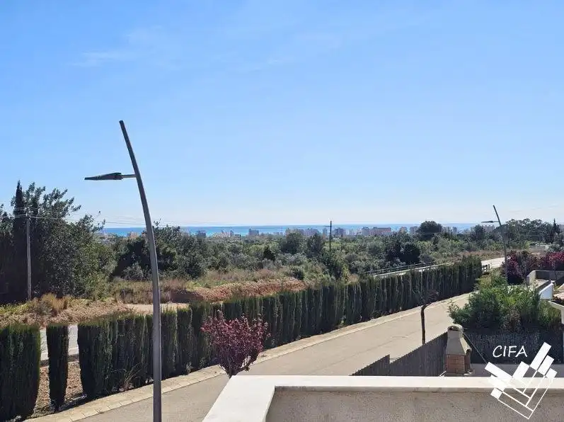 Vista exterior de Casa adosada en venta en Peñíscola / Peníscola con Calefacción, Jardín privado y Trastero