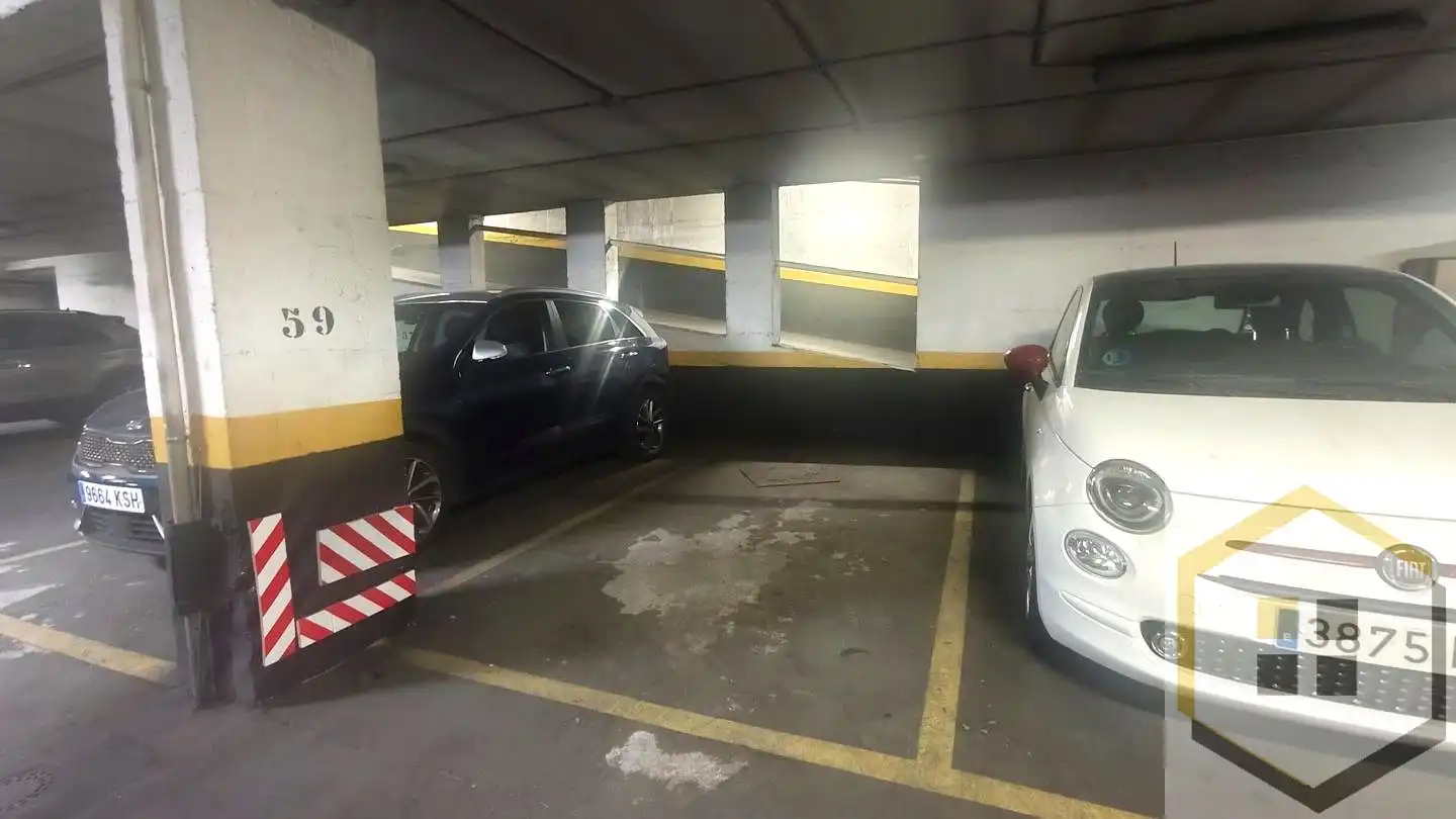 Parking of Flat for sale in Madrid  with Heating, Internet and Community pool