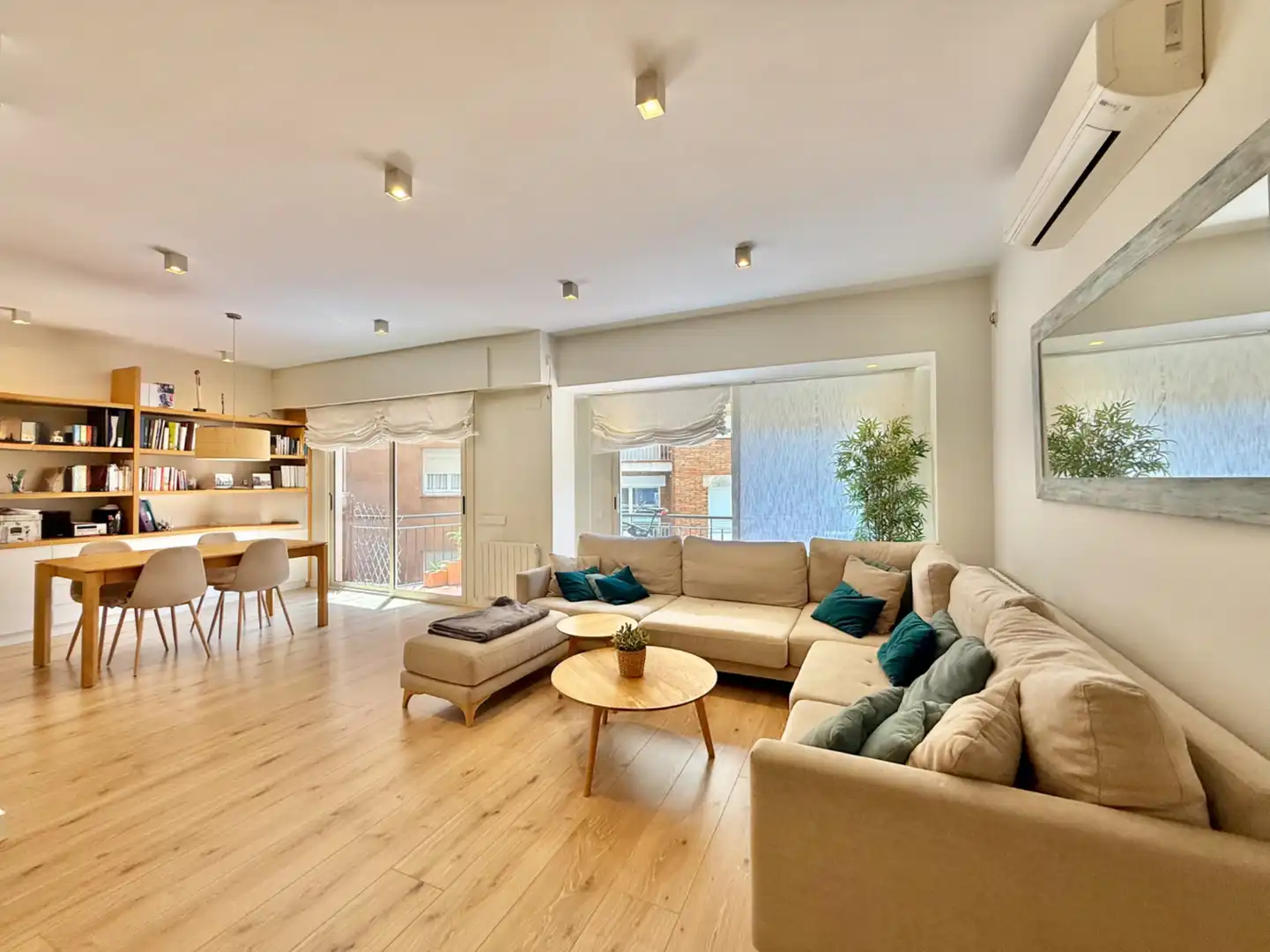 Sala de estar de Piso de alquiler en Barcelona con Aire acondicionado, Calefacción y Parquet