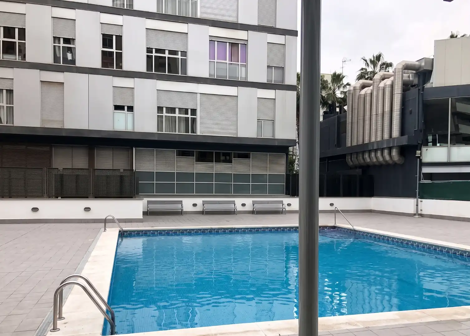 Piscina de Pis en venda en Barcelona amb Calefacció, Forn i Balcó