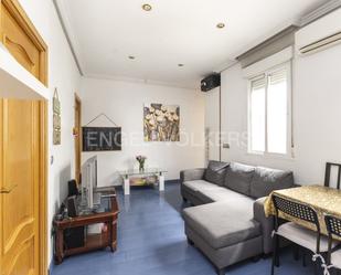 Sala d'estar de Apartament en venda en  Madrid Capital amb Aire condicionat, Calefacció i Balcó