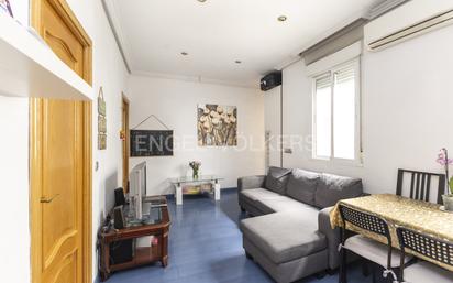 Sala d'estar de Apartament en venda en  Madrid Capital amb Aire condicionat, Calefacció i Balcó