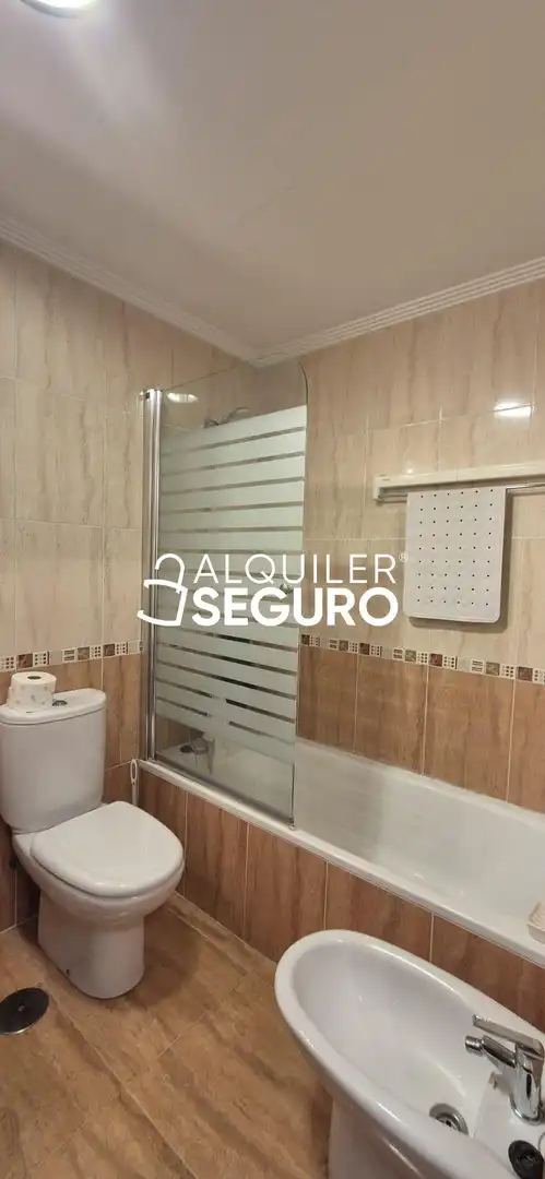 Badezimmer von Loft zur Miete in Oviedo  mit Klimaanlage, Heizung und Abstellraum