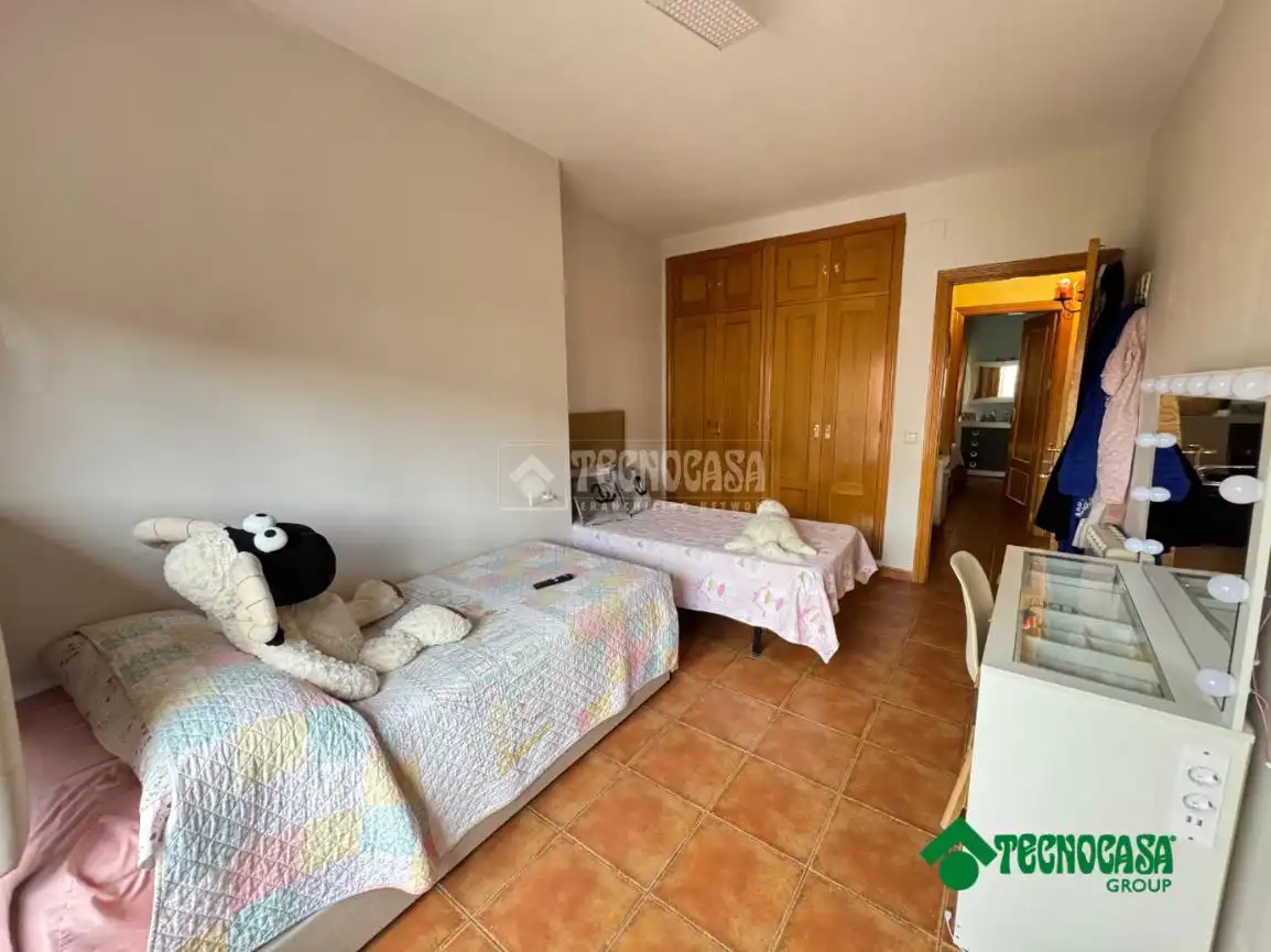 Habitación de Casa adosada en venta en Torrijos con Aire acondicionado, Calefacción y Jardín privado