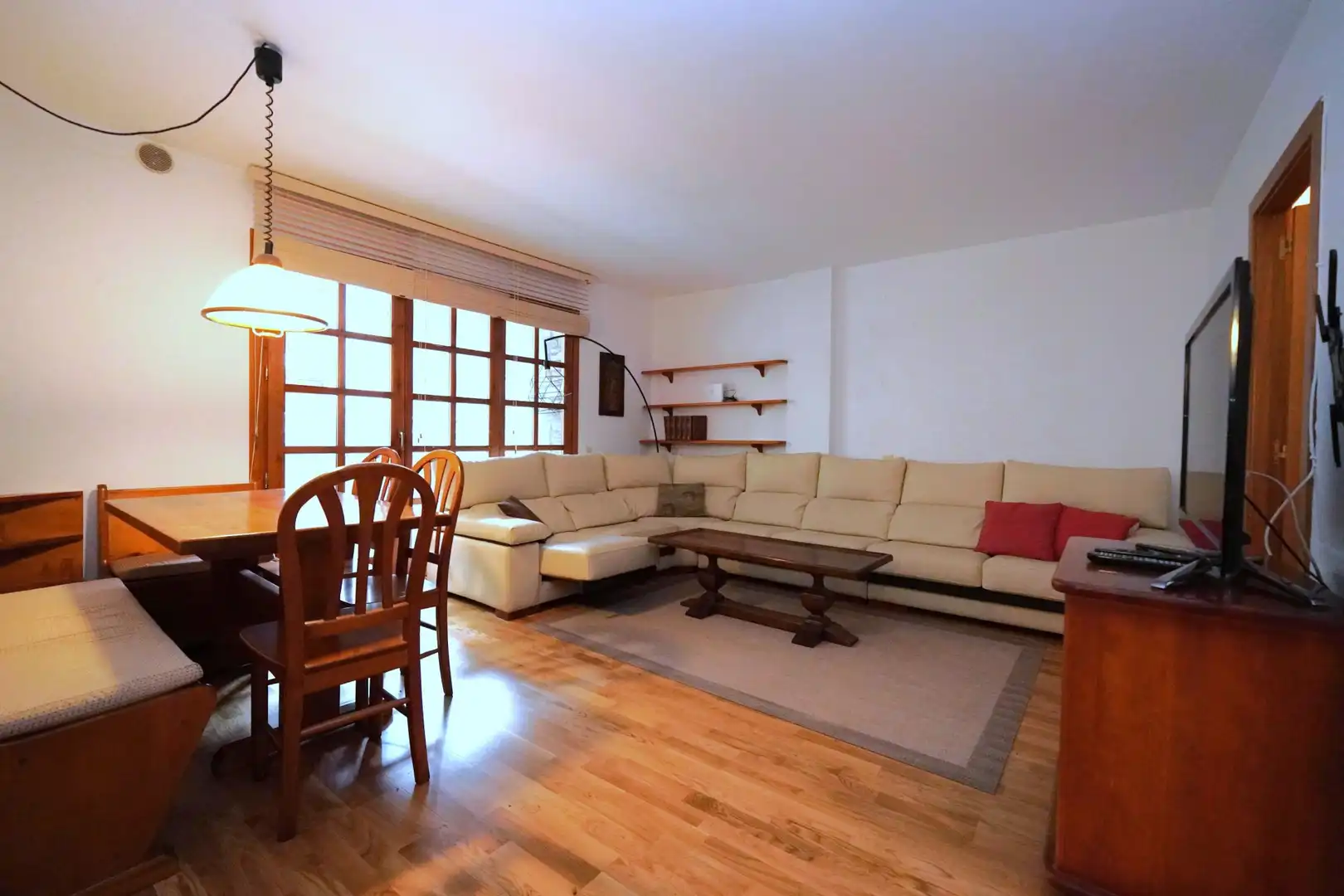 3-bedroom flat seasonal rent in Canillo · 2 of 8