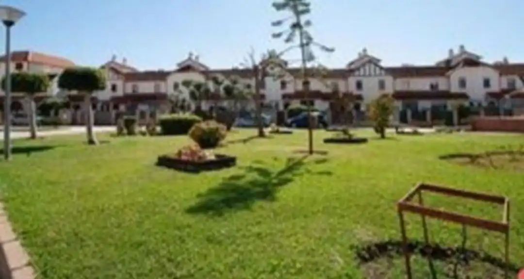 Jardí de Casa o xalet en venda en Dos Hermanas amb Aire condicionat, Terrassa i Forn