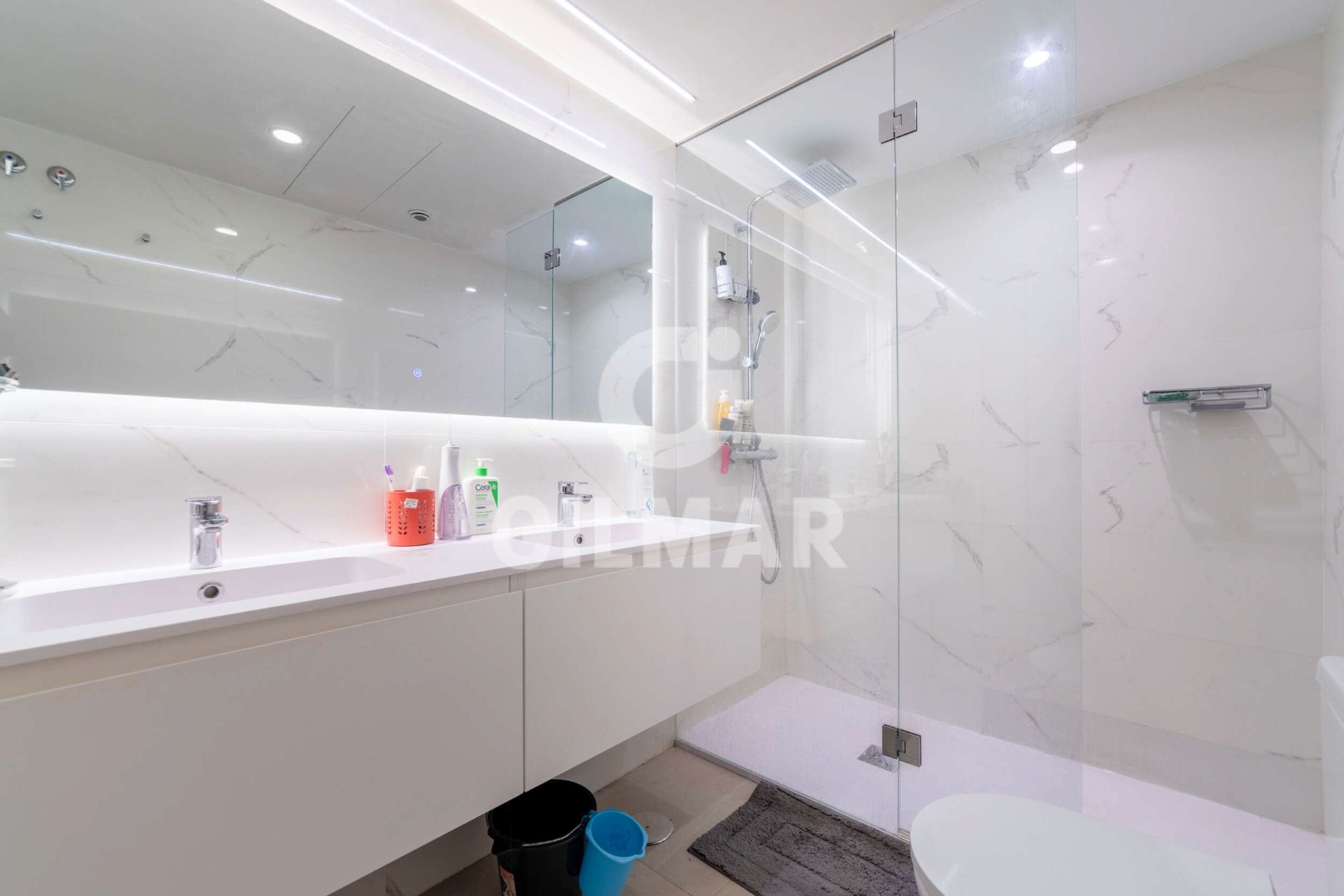 Bathroom of Flat for sale in  Madrid Capital  with Air Conditioner, Terrace and Storage room