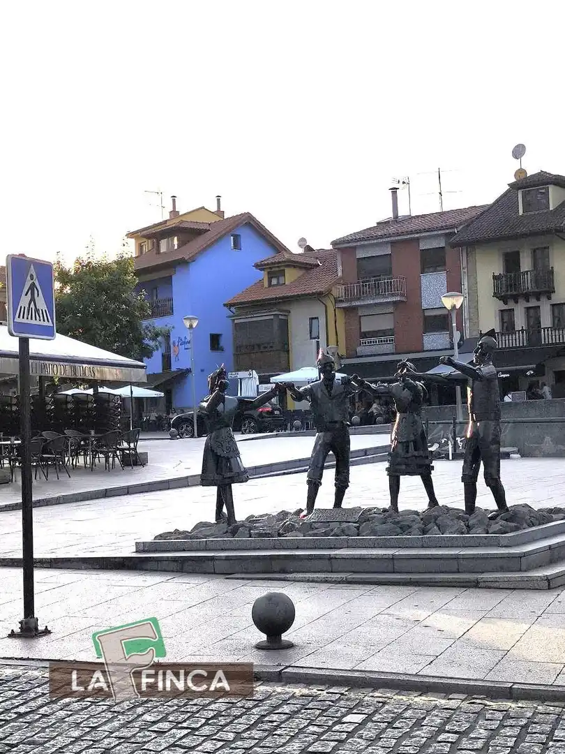 Vista exterior de Casa o xalet en venda en Siero amb Calefacció, Parquet i Terrassa