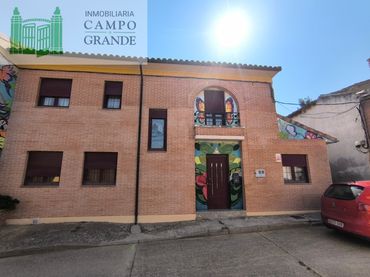 Xalet amb piscina en venda a Calle San Miguel
