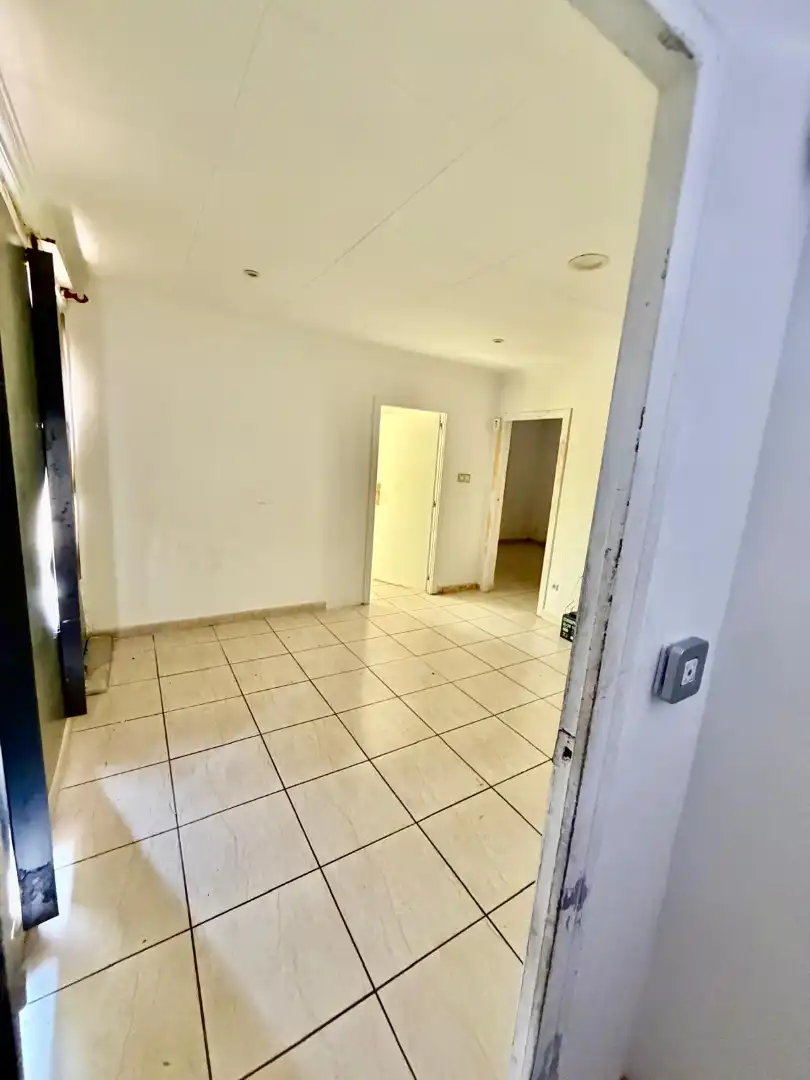 Wohnung zum Verkauf in Girona mit Balkon und Alarm